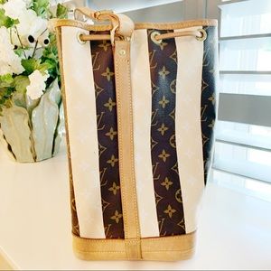 Louis Vuitton extra photos